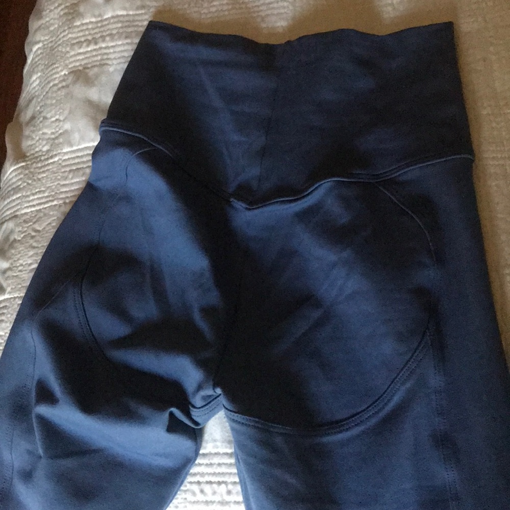 Bombshell sportswear shape leggings